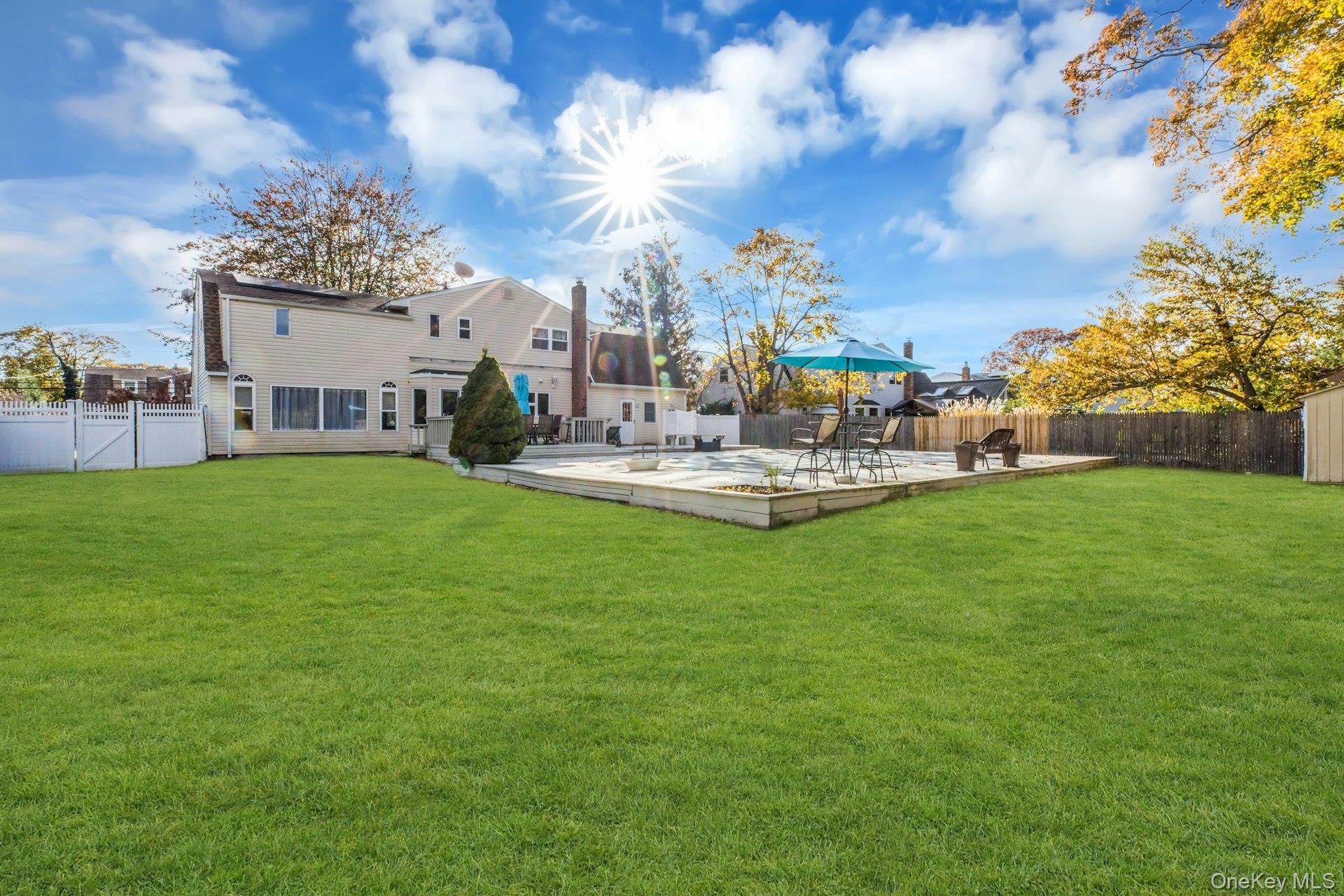 27 Hollister Lane, Islip, NY 11751