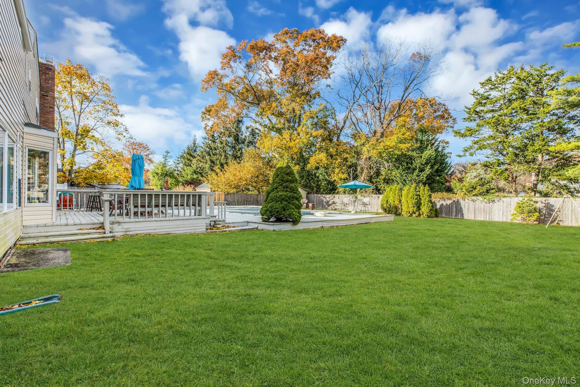 27 Hollister Lane, Islip, NY 11751