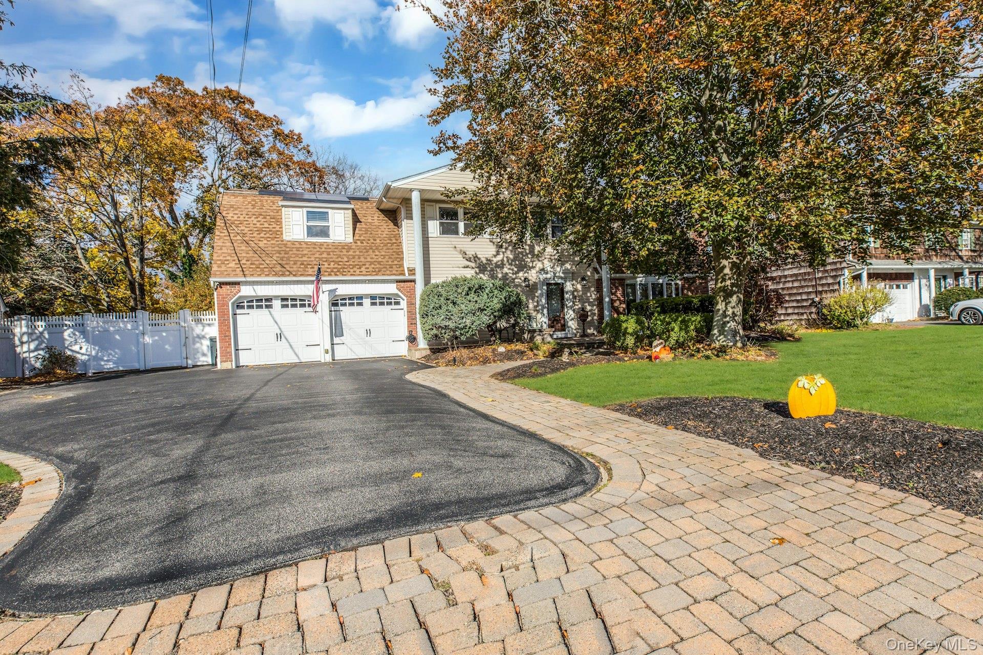 27 Hollister Lane, Islip, NY 11751