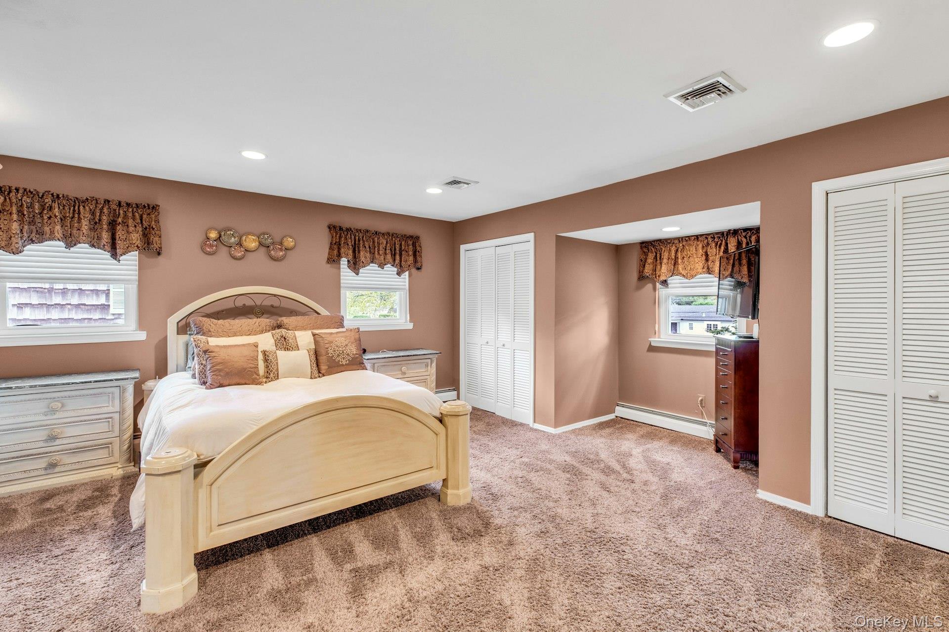 27 Hollister Lane, Islip, NY 11751