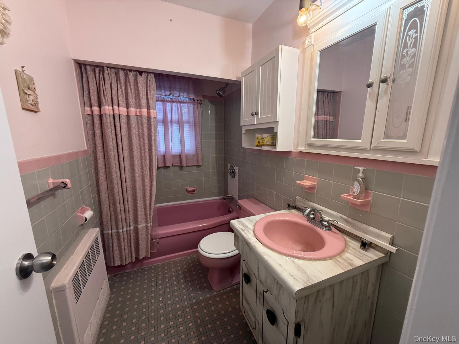 110 Evergreen Avenue # 2nd Floor, Lynbrook, NY 11563