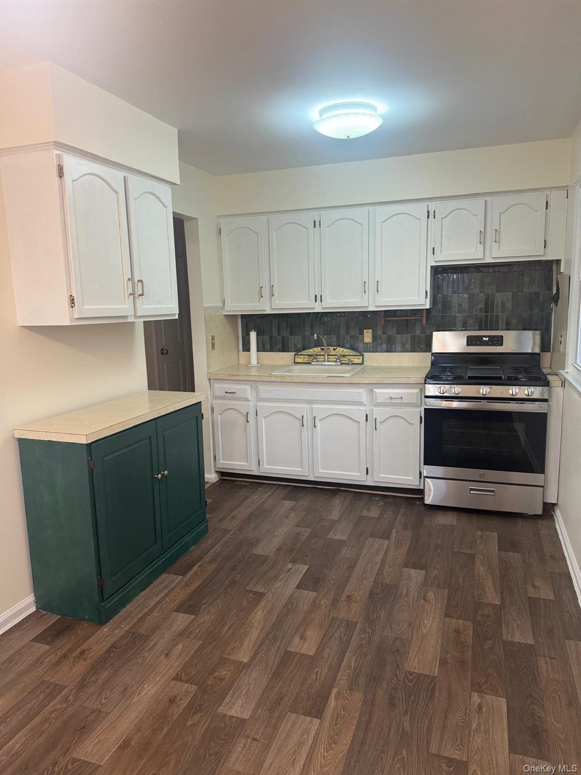 110 Evergreen Avenue # 2nd Floor, Lynbrook, NY 11563