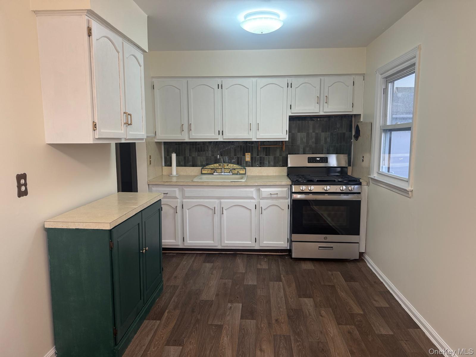 110 Evergreen Avenue # 2nd Floor, Lynbrook, NY 11563