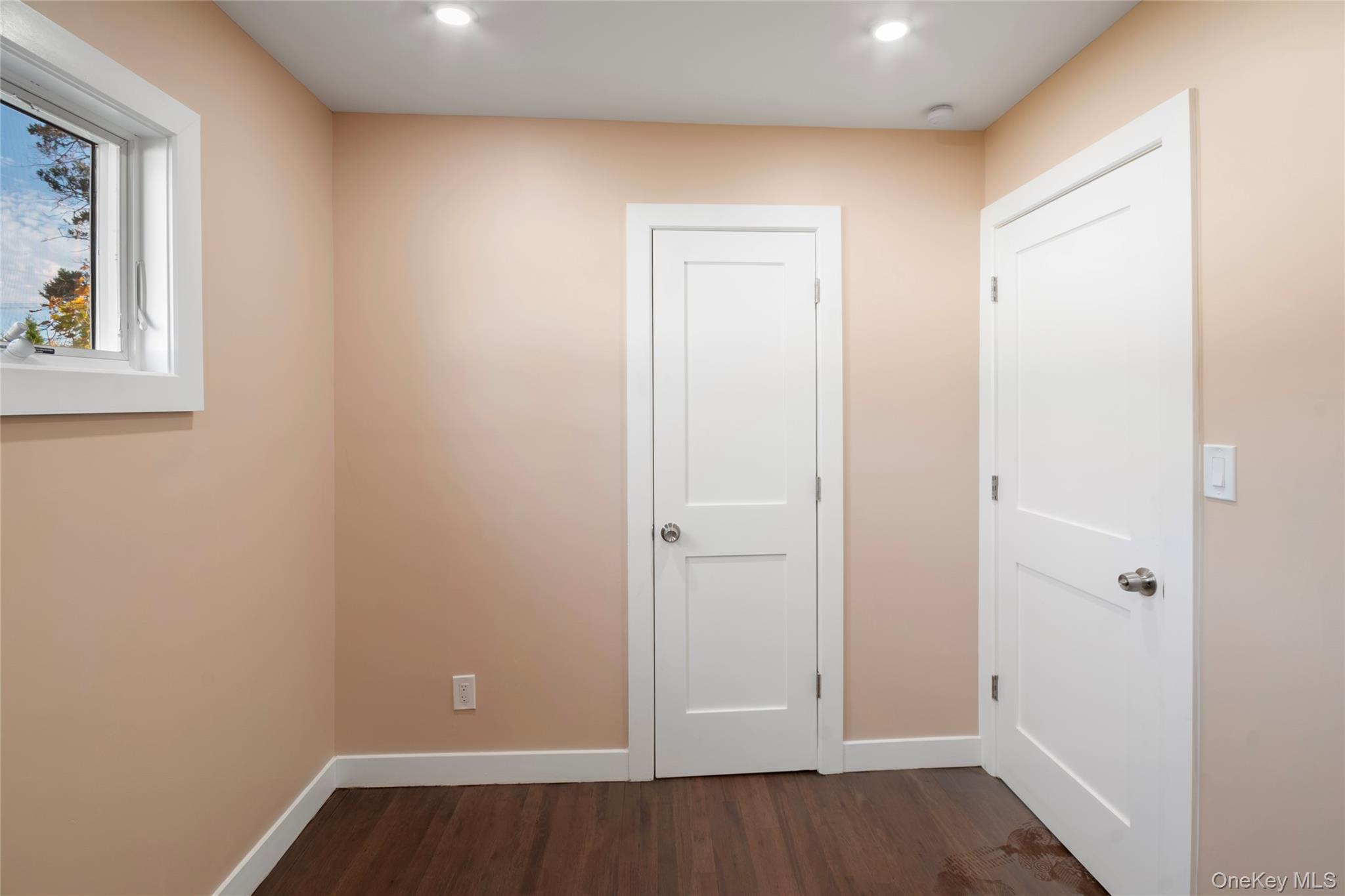 1039 Carll Drive, Bay Shore, NY 11706