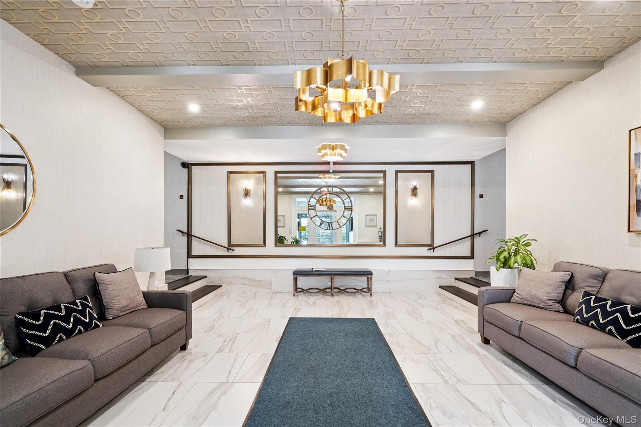 90 Schenck Avenue # 2L, Great Neck, NY 11021