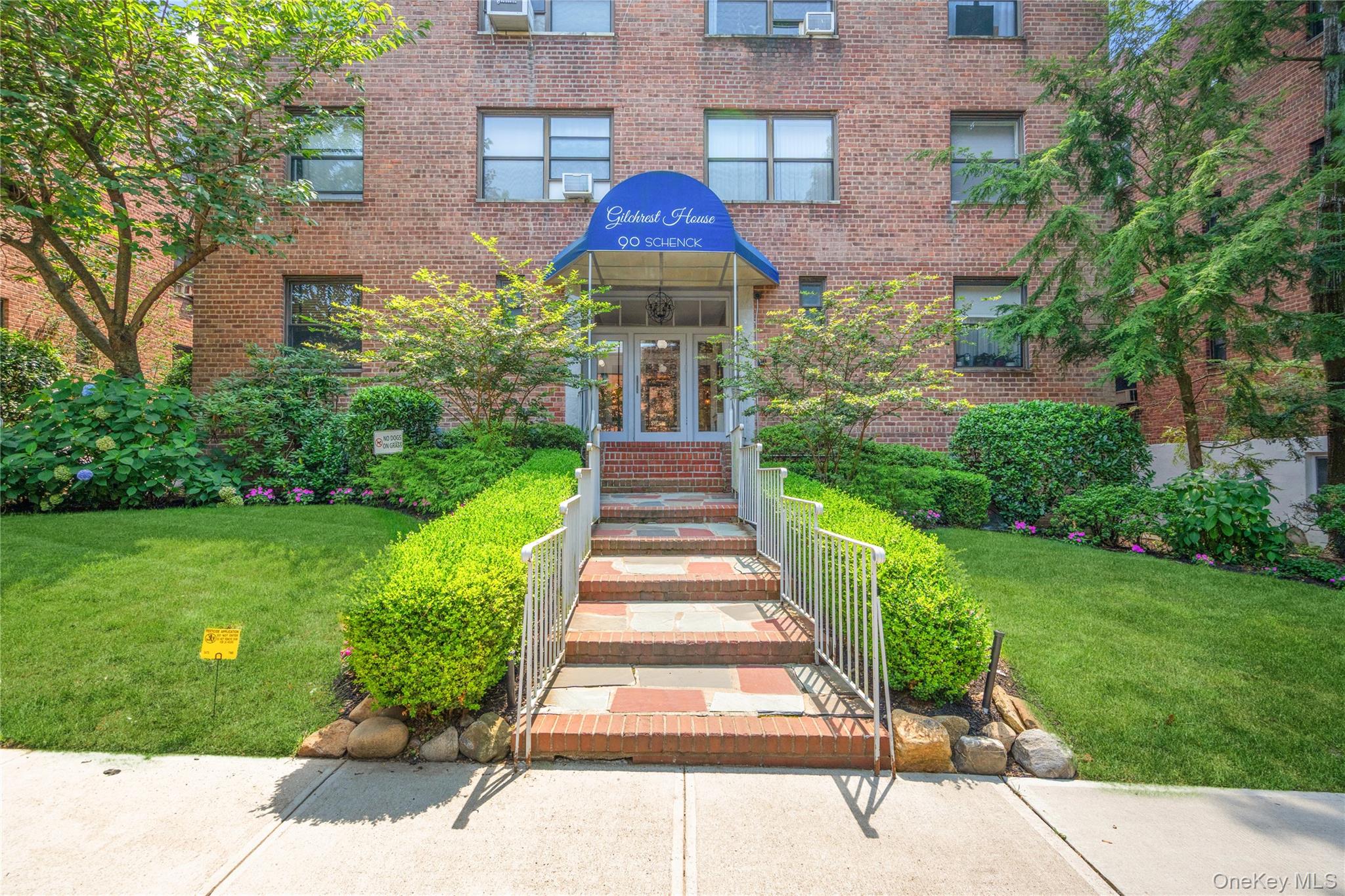 90 Schenck Avenue # 2L, Great Neck, NY 11021