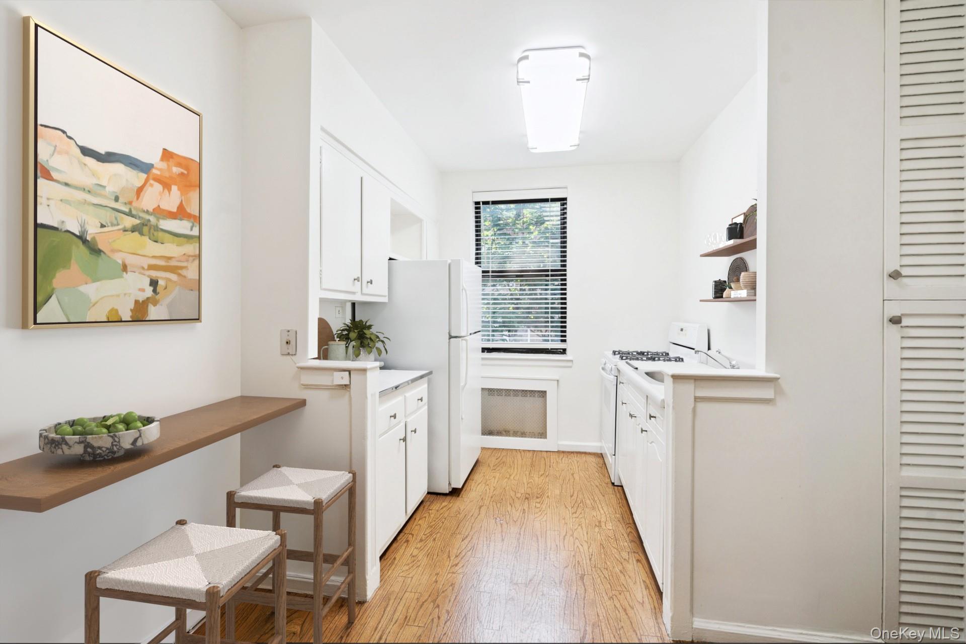 90 Schenck Avenue # 2L, Great Neck, NY 11021