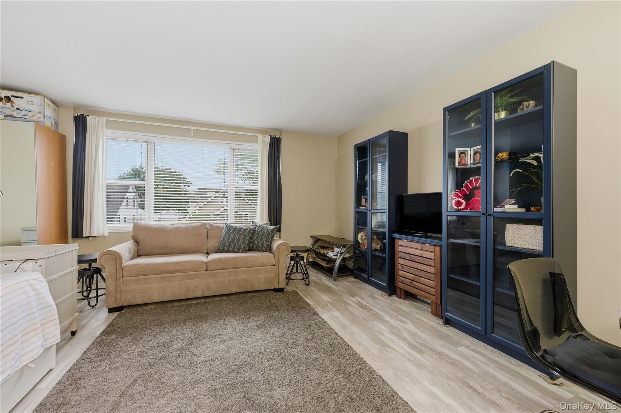 280 Guy Lombardo Avenue # 2H, Freeport, NY 11520