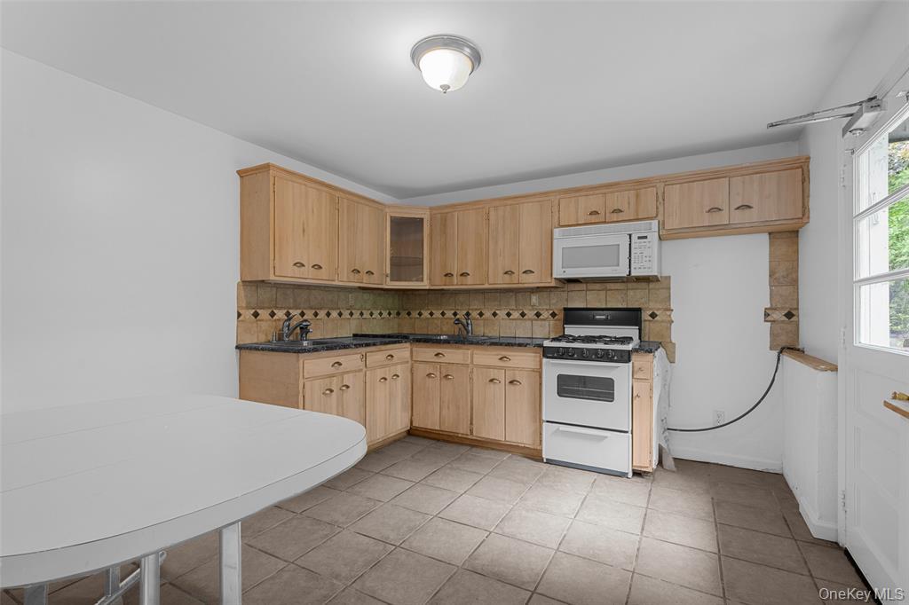 32 Forshay Road, Monsey, NY 10952