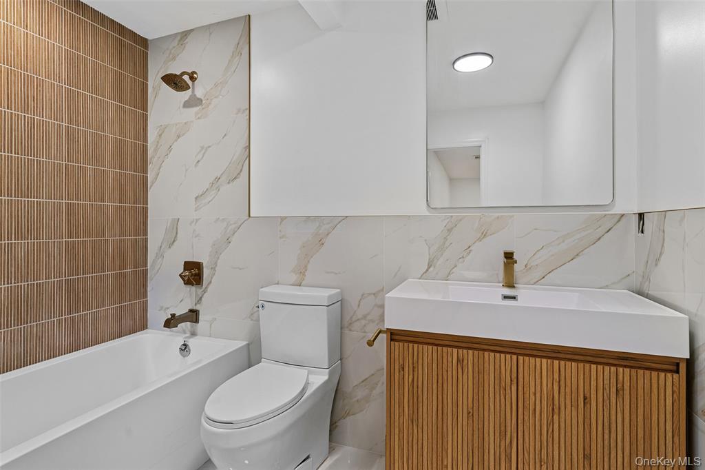 32 Forshay Road, Monsey, NY 10952