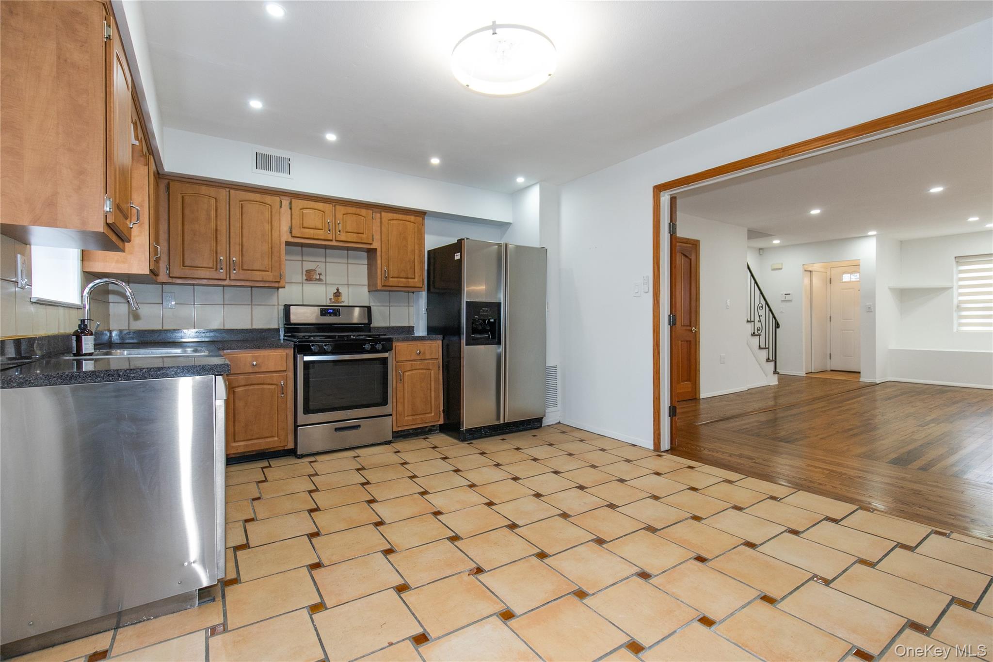 676 Front Street # F, Hempstead, NY 11550