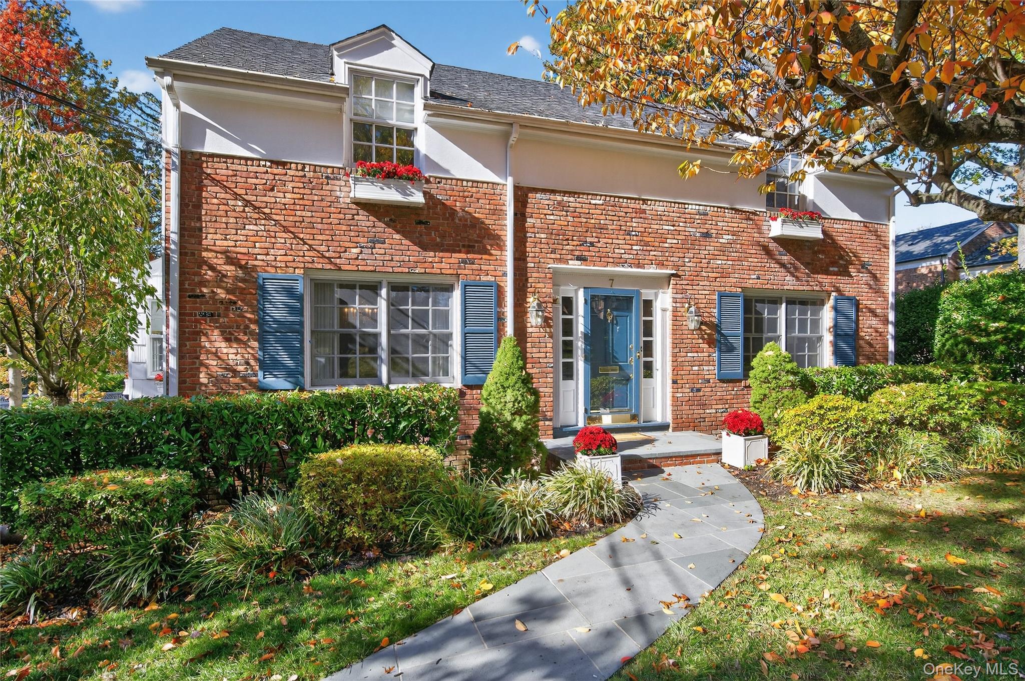 7 Shore Road, Manhasset, NY 11030