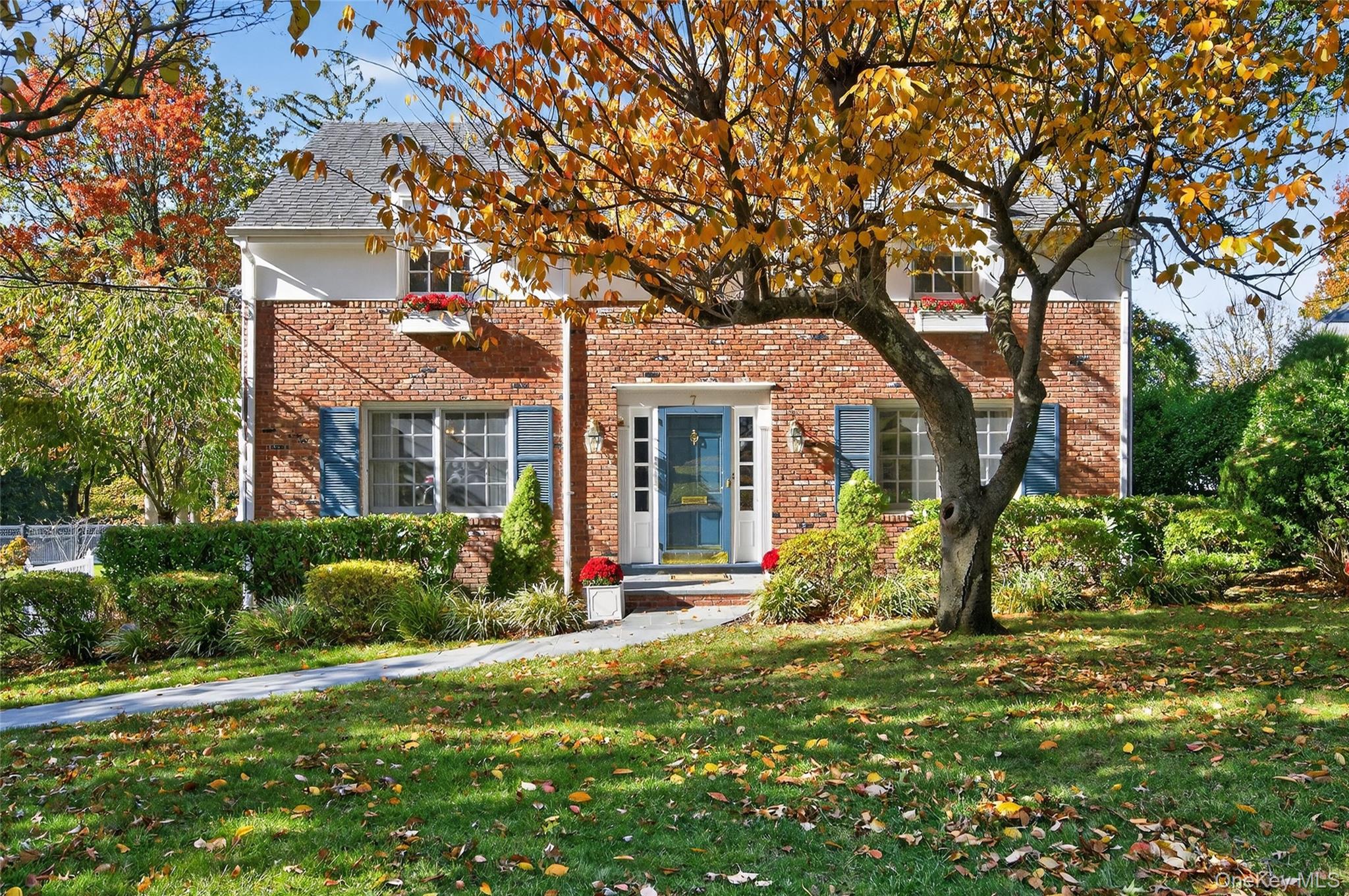 7 Shore Road, Manhasset, NY 11030