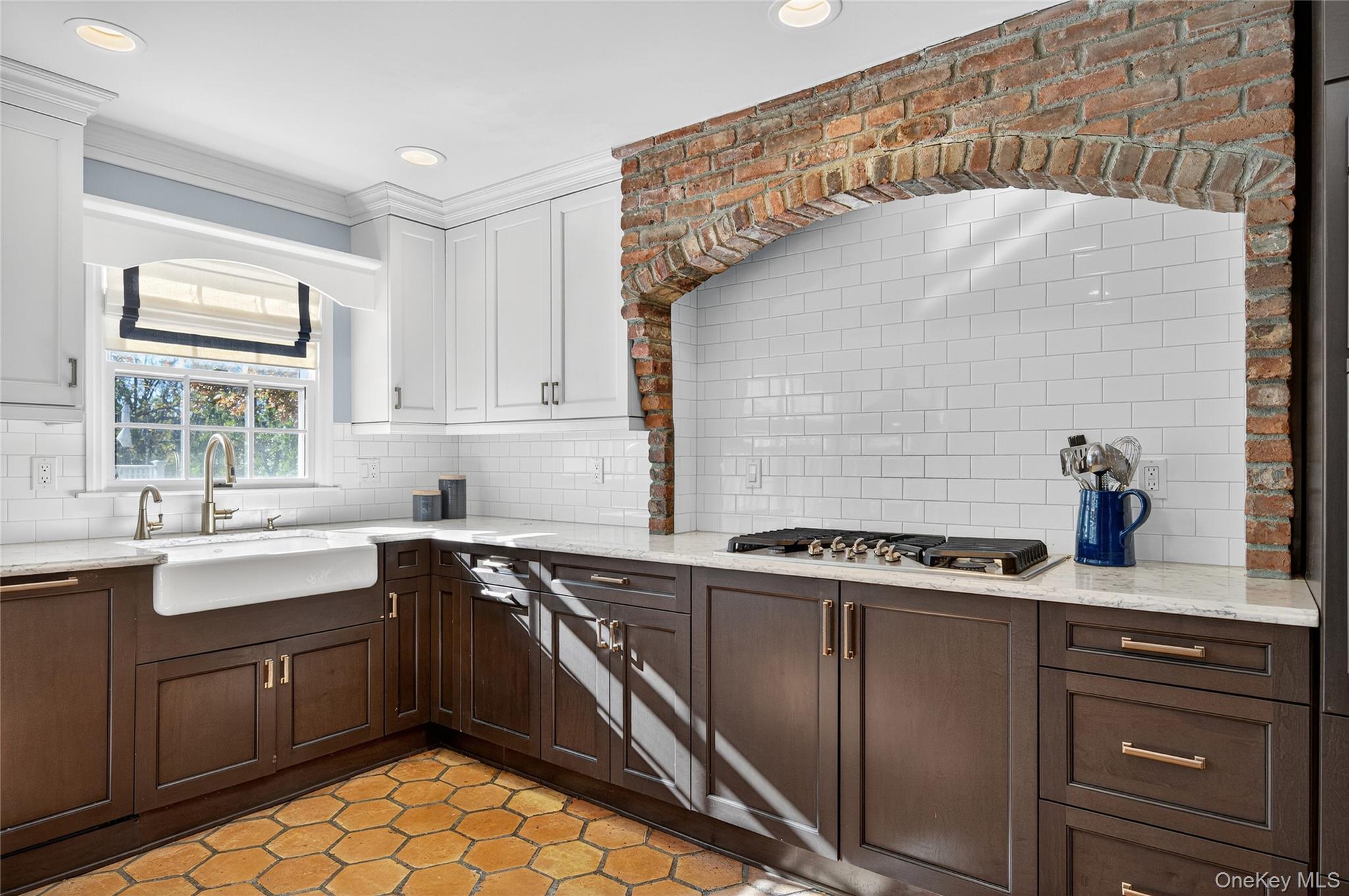 7 Shore Road, Manhasset, NY 11030