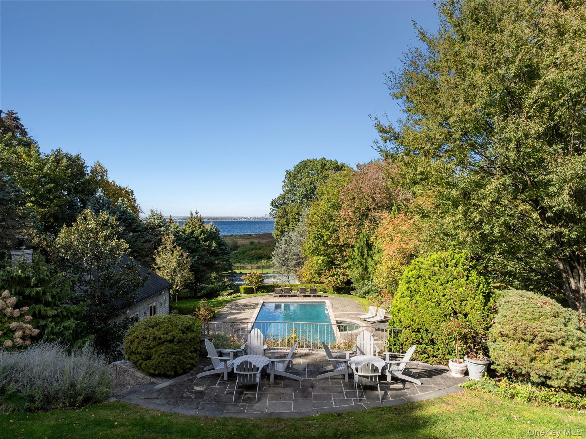 25 Soundview Lane, Sands Point, NY 11050