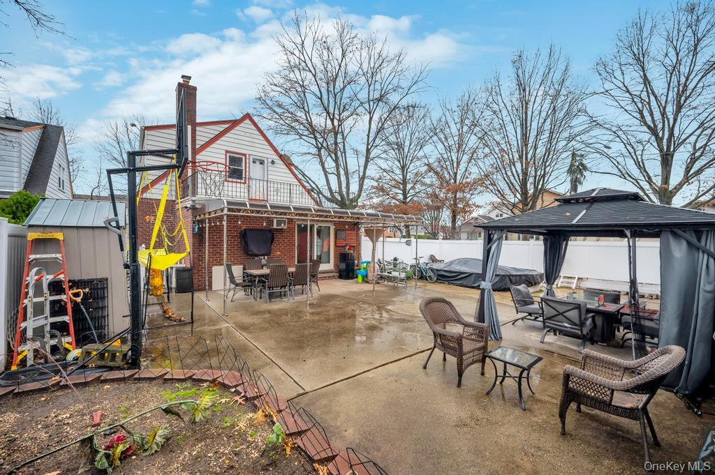 8303 261st Street, Floral Park, NY 11004