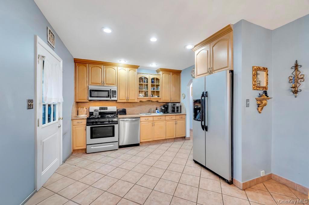 8303 261st Street, Floral Park, NY 11004