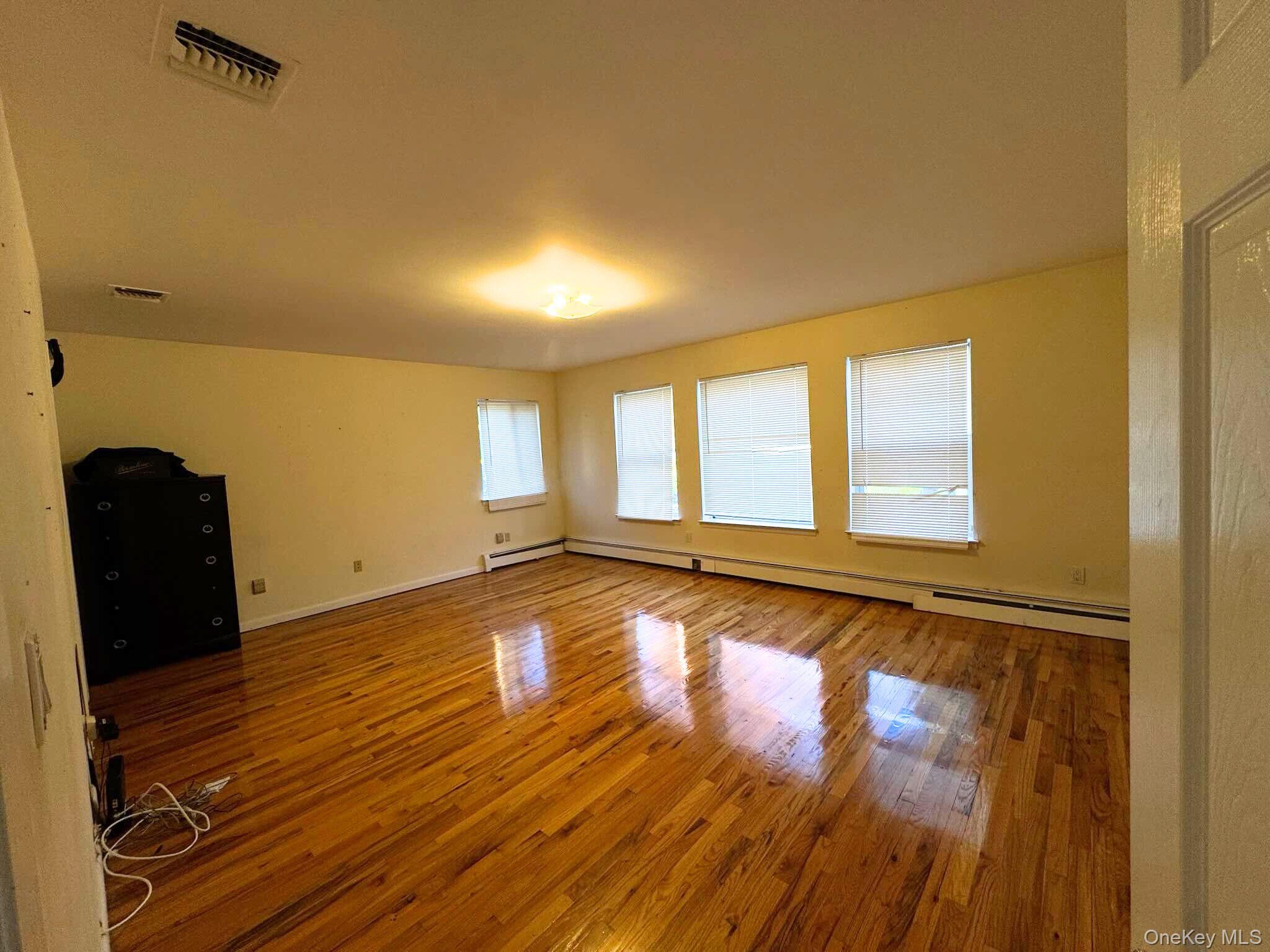 21 Cary Road, Great Neck, NY 11021