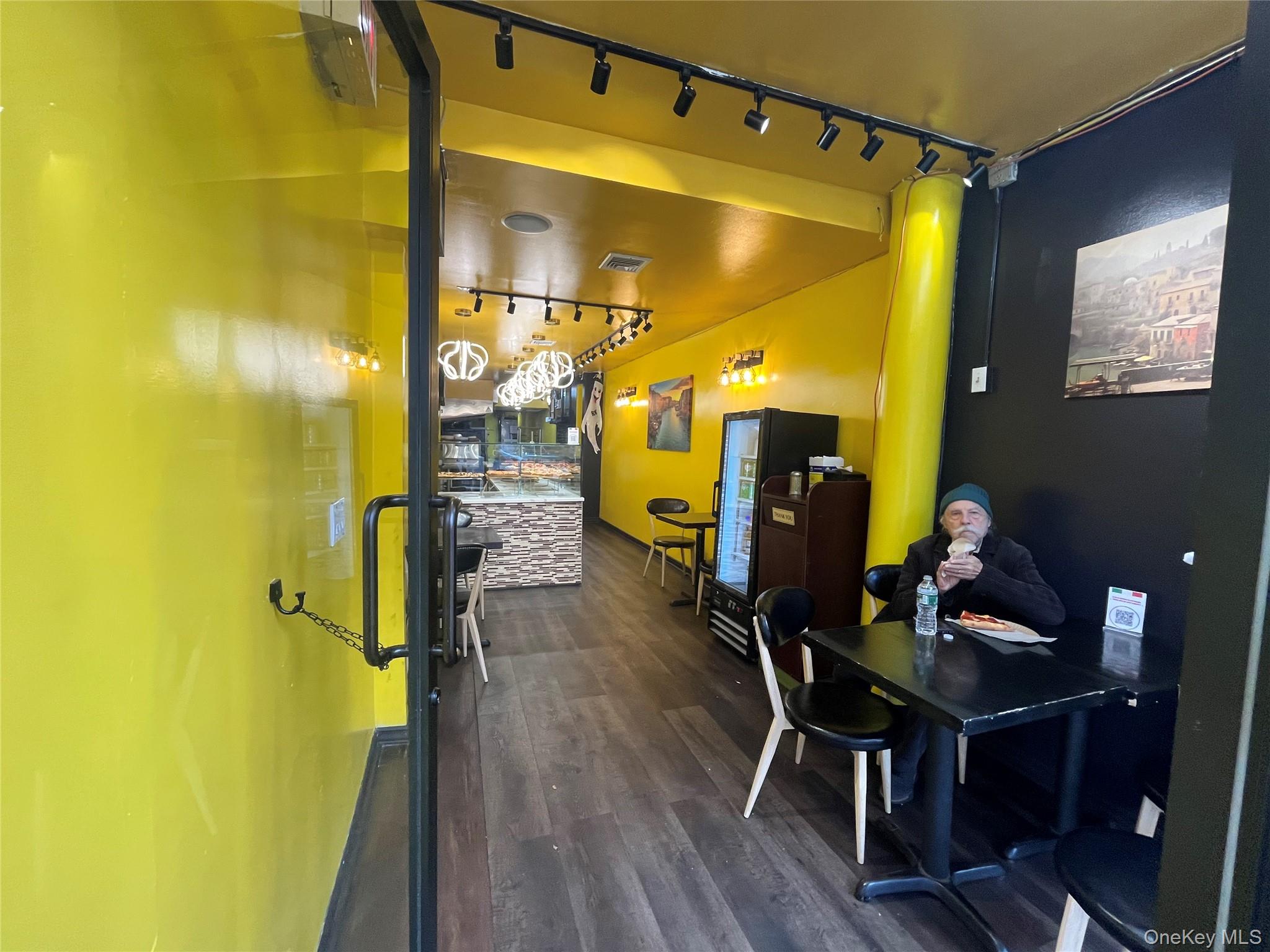 109 1st Avenue, New York (Manhattan), NY 10003