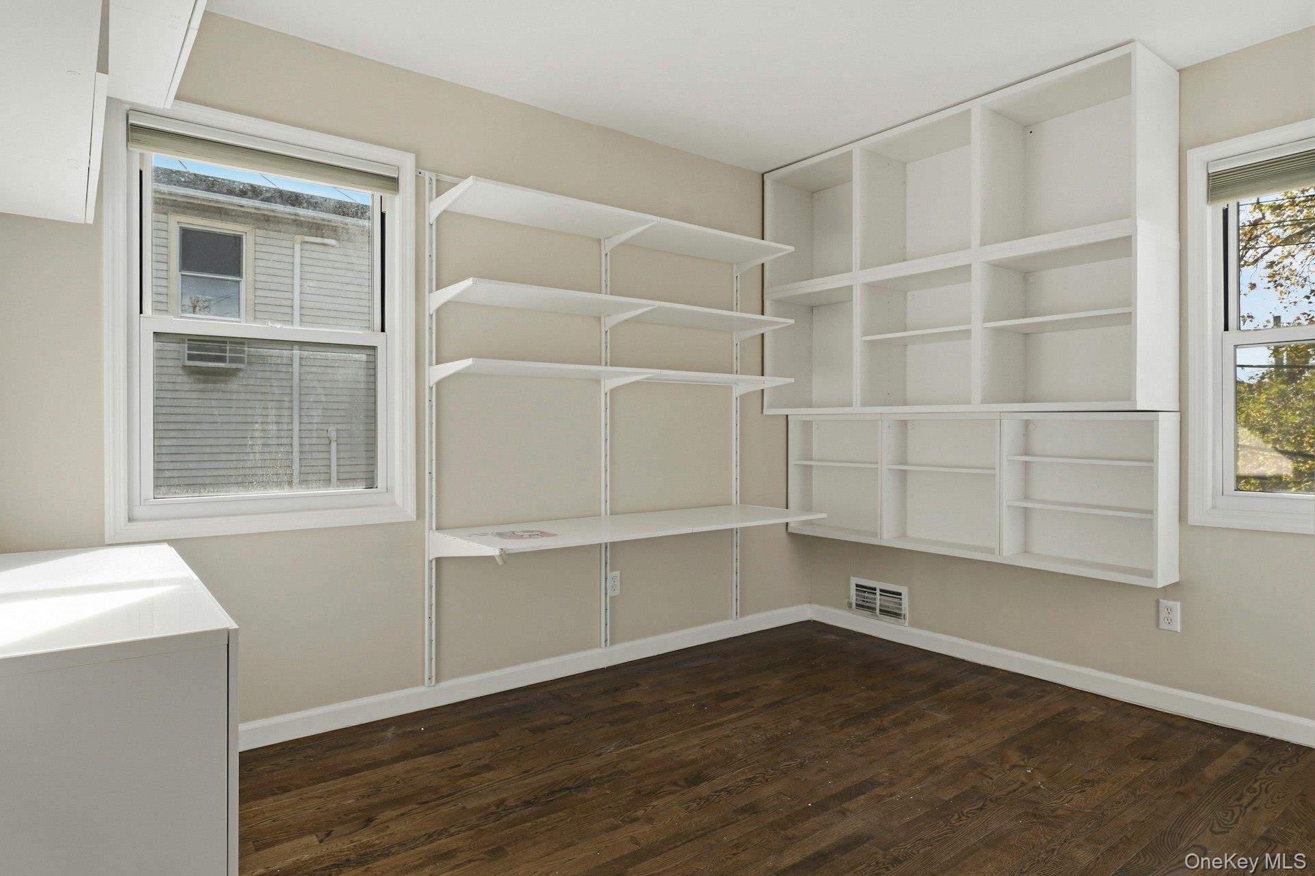 250-04 39th Road, Little Neck, NY 11363