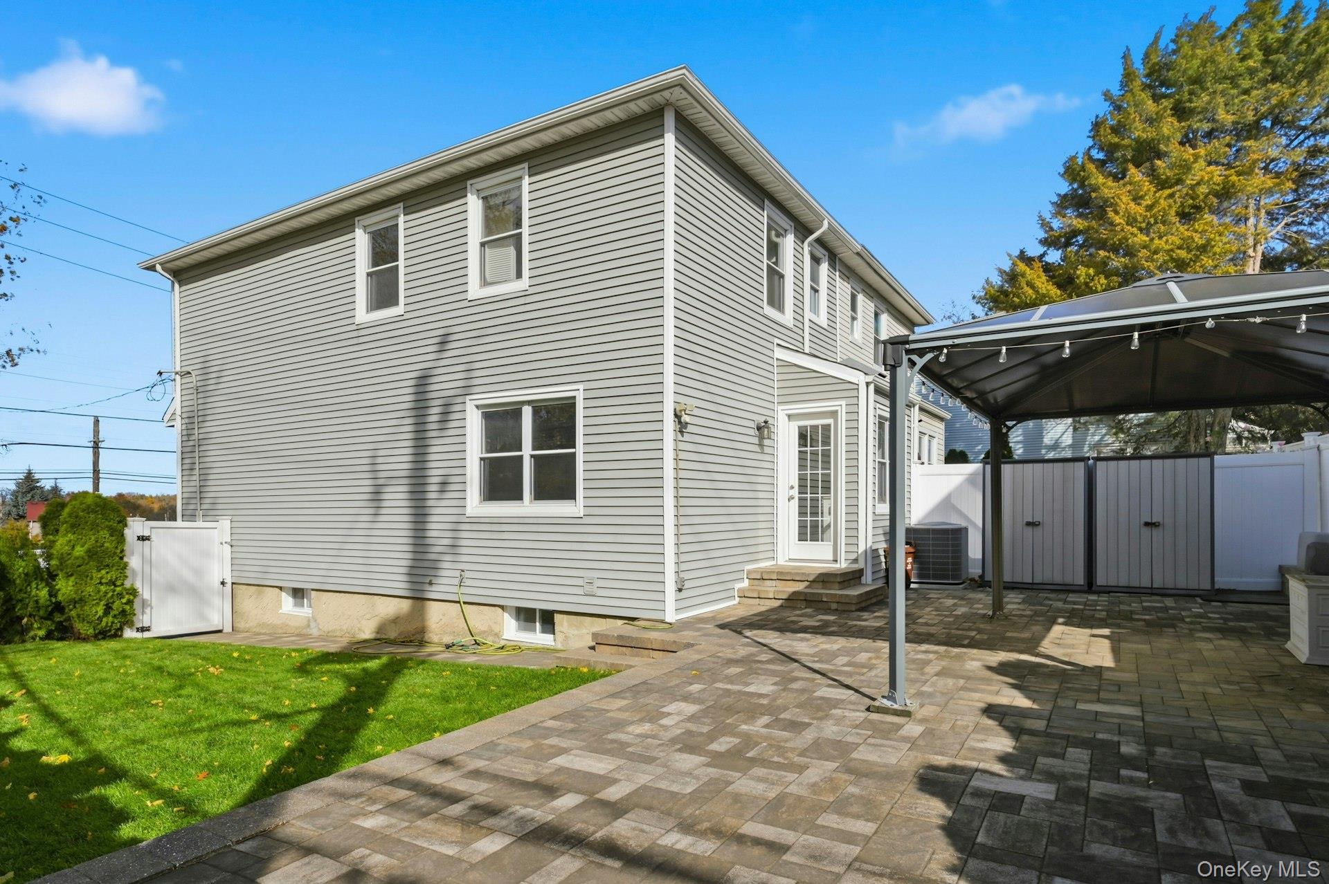 250-04 39th Road, Little Neck, NY 11363