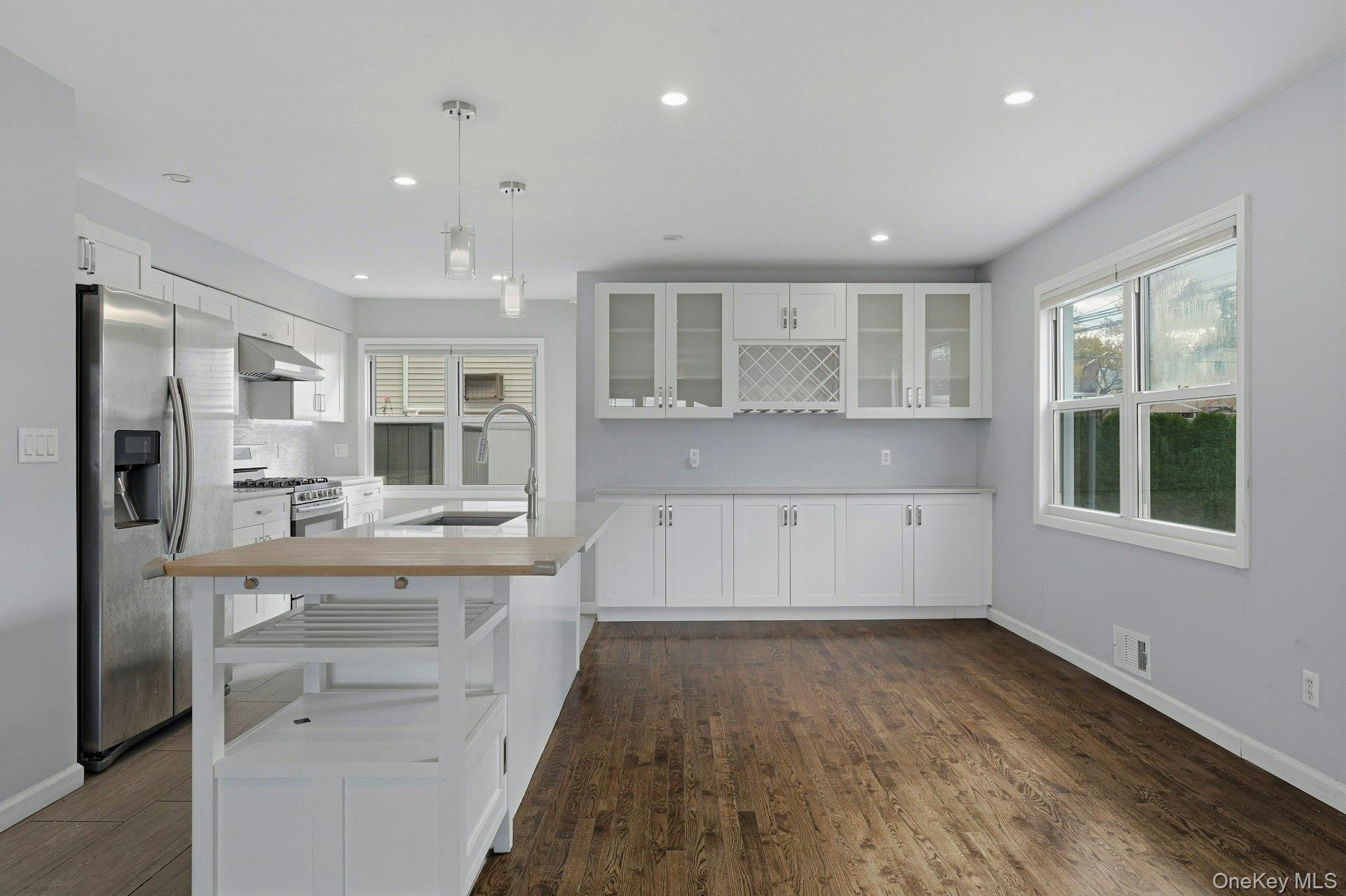 250-04 39th Road, Little Neck, NY 11363