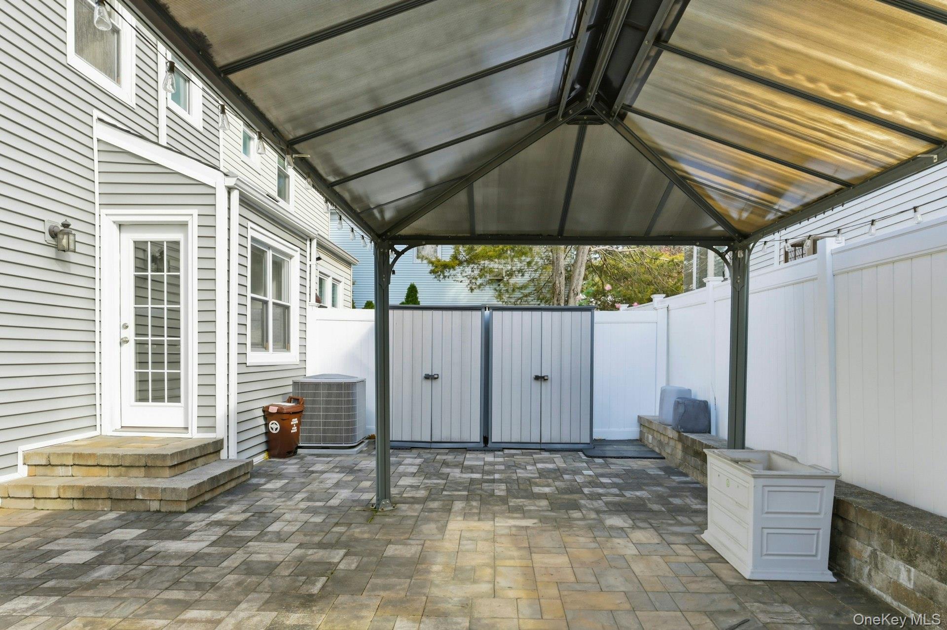 250-04 39th Road, Little Neck, NY 11363