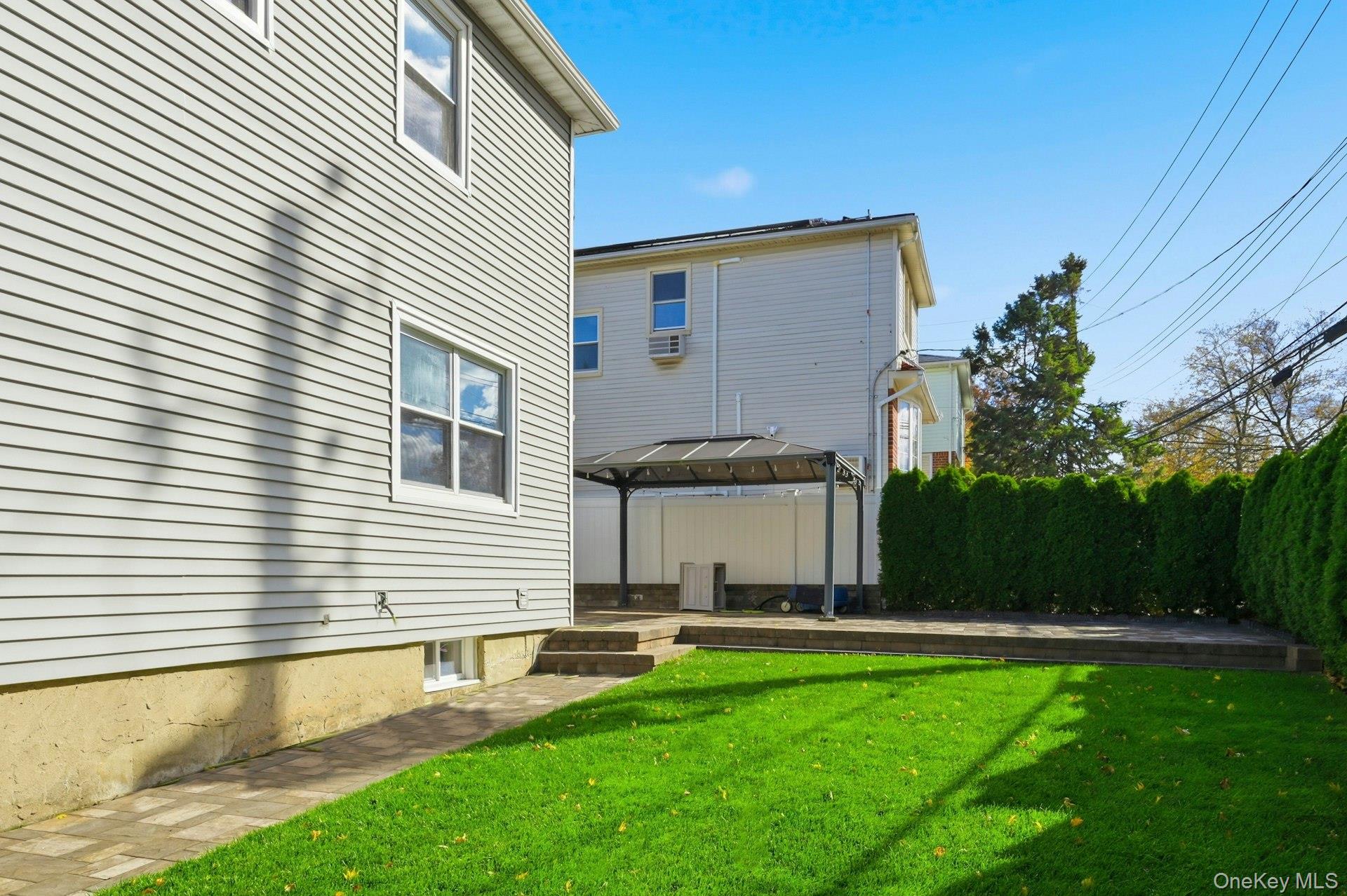 250-04 39th Road, Little Neck, NY 11363