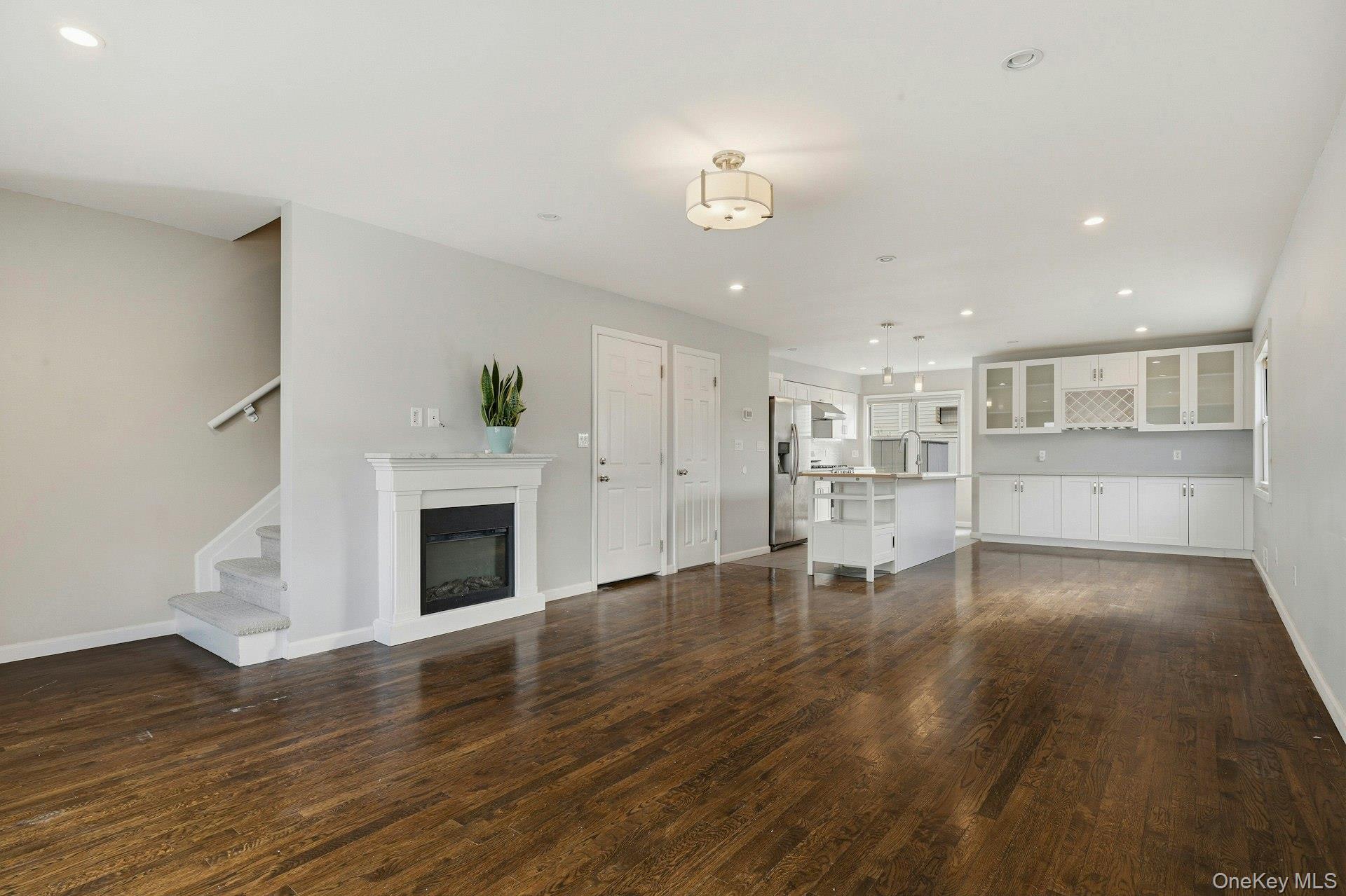 250-04 39th Road, Little Neck, NY 11363