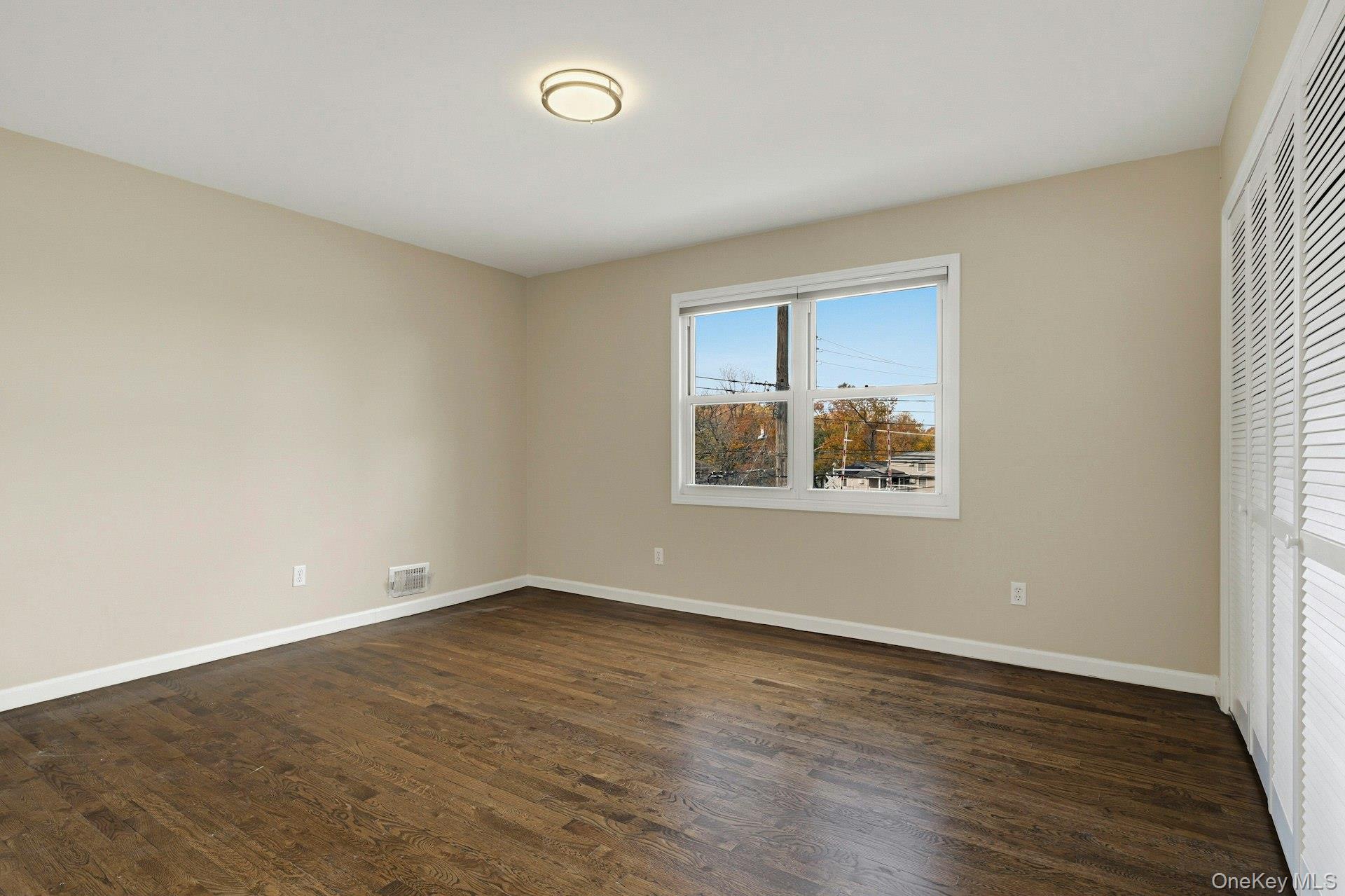 250-04 39th Road, Little Neck, NY 11363