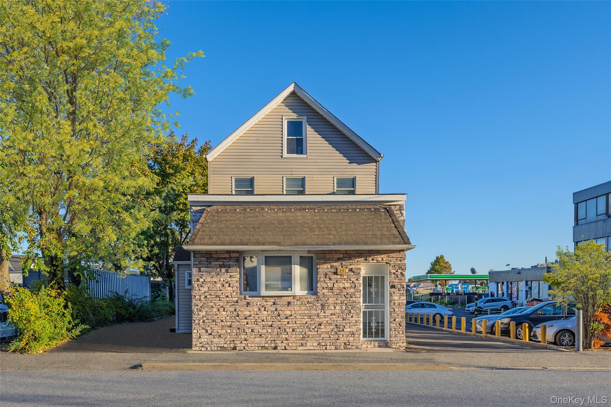 15 E Carl Street, Hicksville, NY 11801