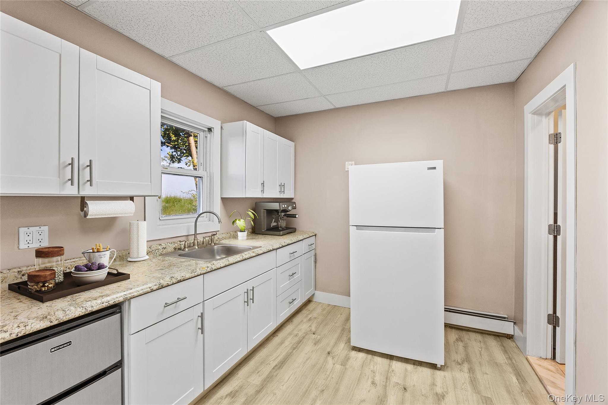 15 E Carl Street, Hicksville, NY 11801