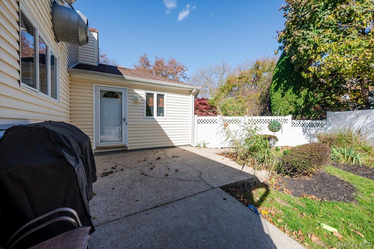 8 Penn Drive, Dix Hills, NY 11746