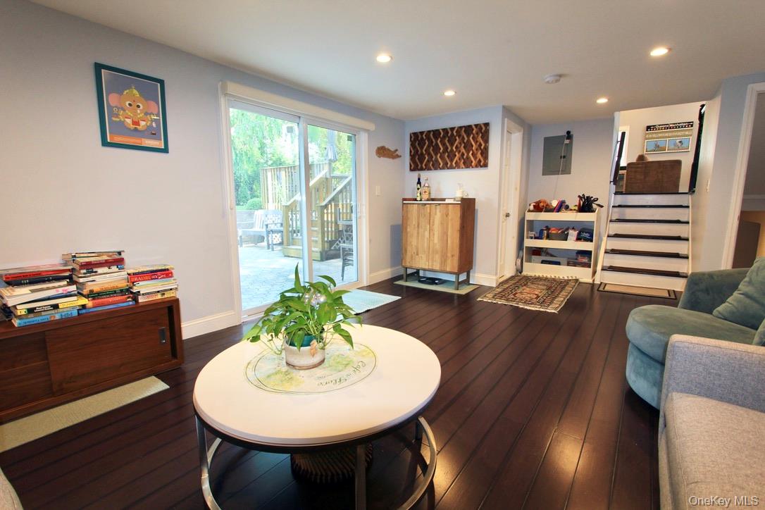 83 Executive Drive, New Hyde Park, NY 11040