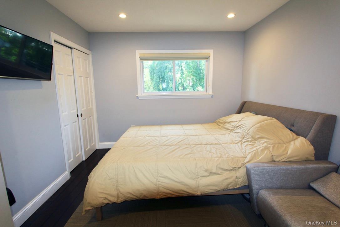 83 Executive Drive, New Hyde Park, NY 11040