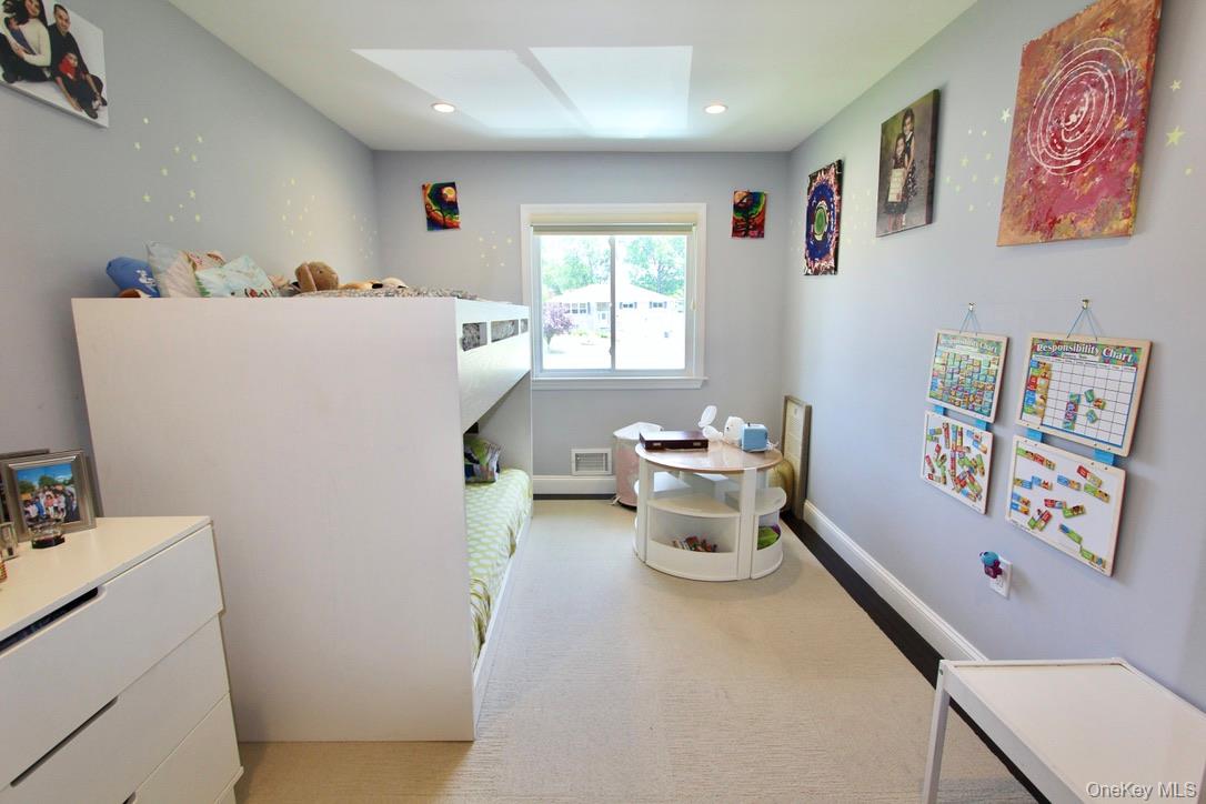 83 Executive Drive, New Hyde Park, NY 11040