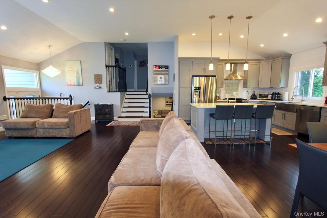 83 Executive Drive, New Hyde Park, NY 11040