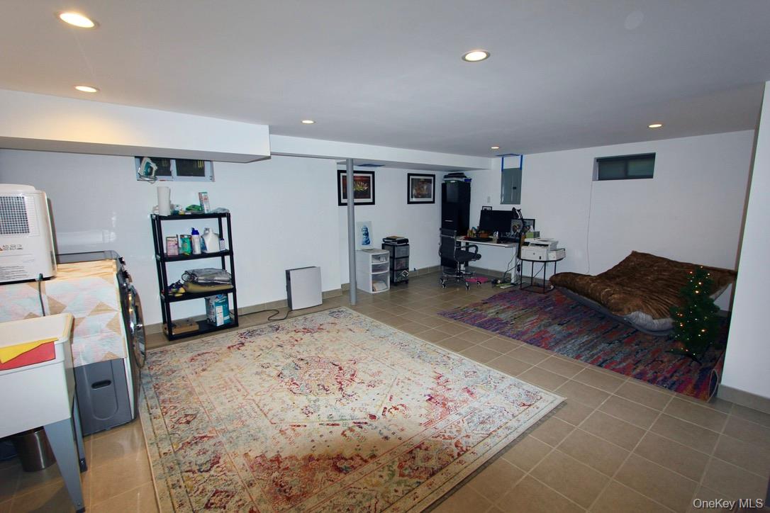 83 Executive Drive, New Hyde Park, NY 11040