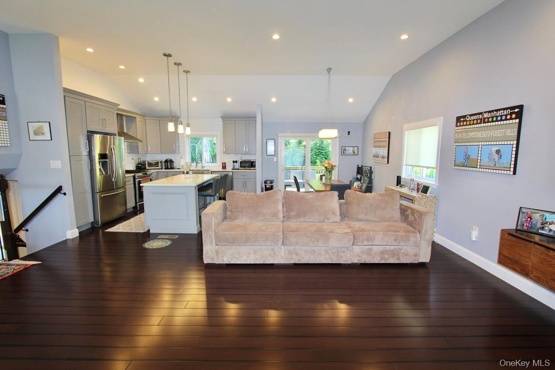 83 Executive Drive, New Hyde Park, NY 11040