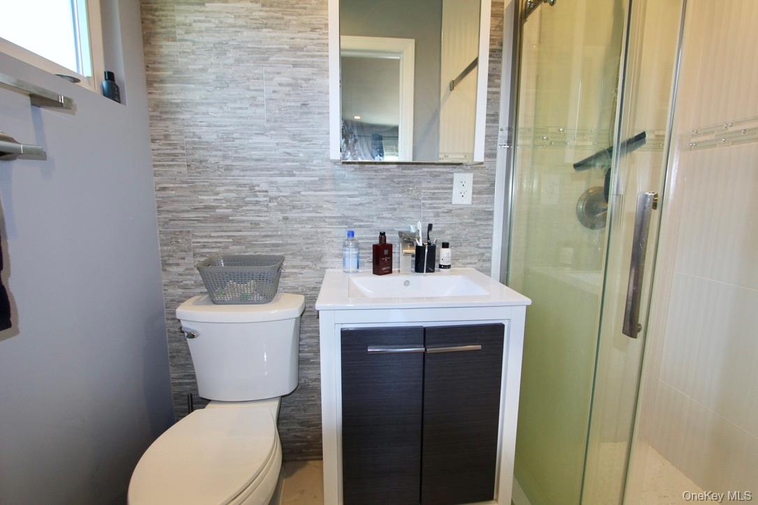 83 Executive Drive, New Hyde Park, NY 11040