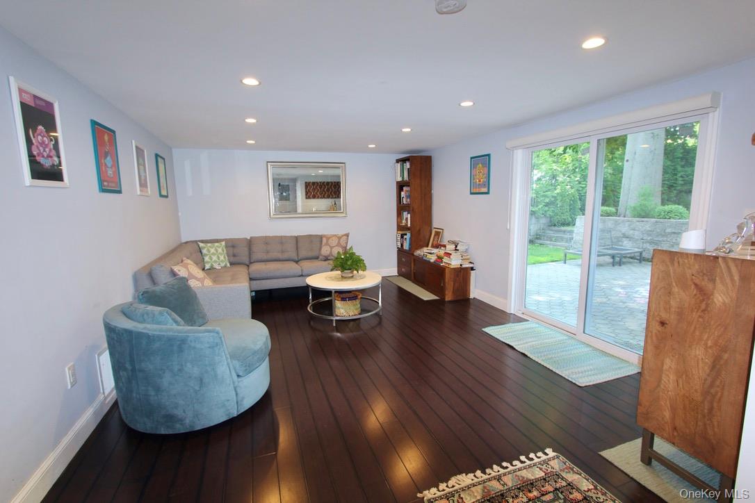 83 Executive Drive, New Hyde Park, NY 11040