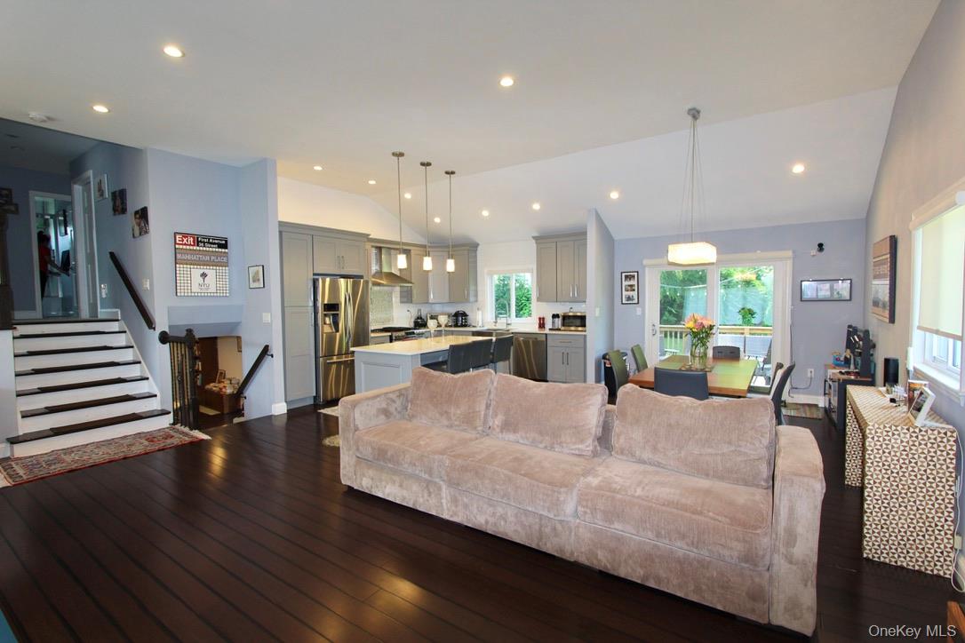 83 Executive Drive, New Hyde Park, NY 11040