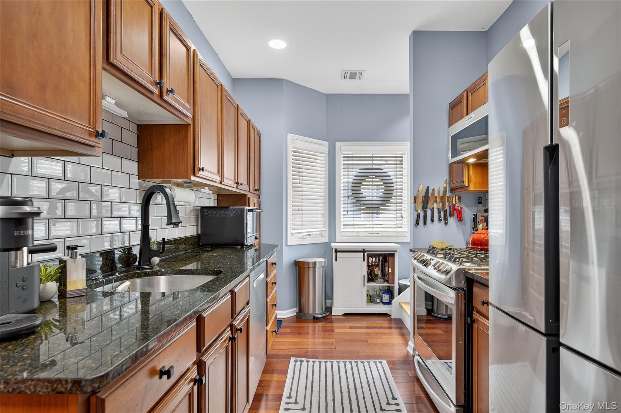 330 Maple Avenue # 19, Westbury, NY 11590