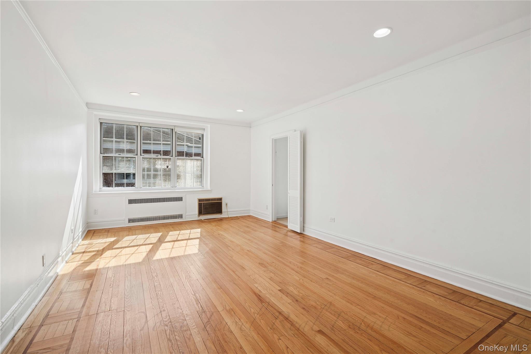 1 Meadow # 3H-2, Woodmere, NY 11598