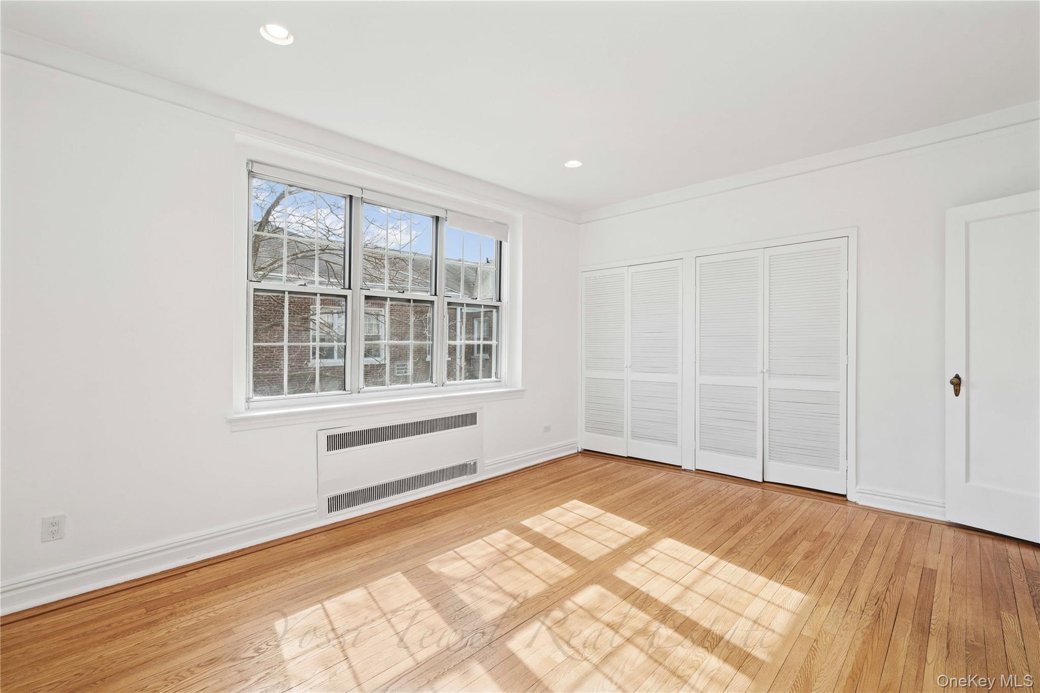 1 Meadow # 3H-2, Woodmere, NY 11598