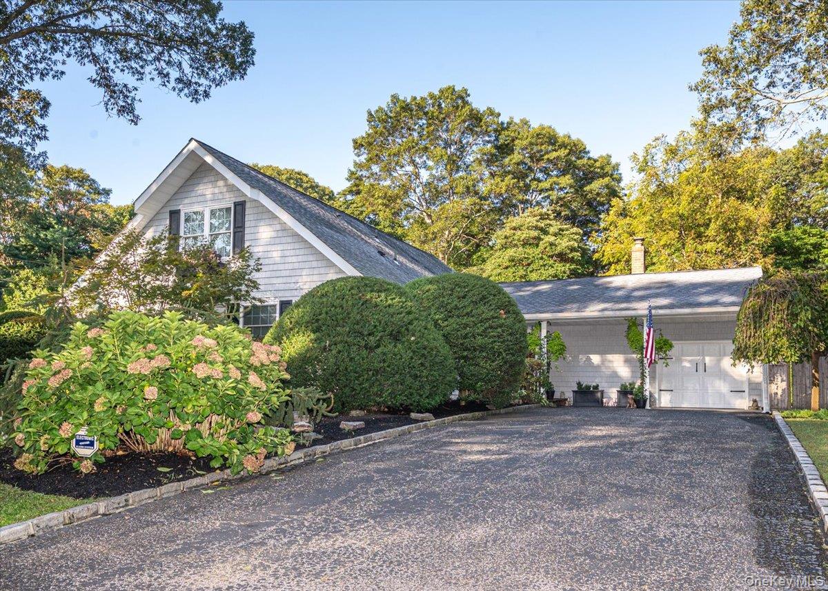 346 Ridgefield Road, Hauppauge, NY 11788