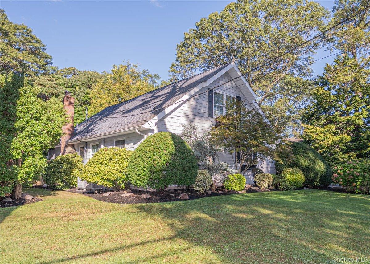 346 Ridgefield Road, Hauppauge, NY 11788