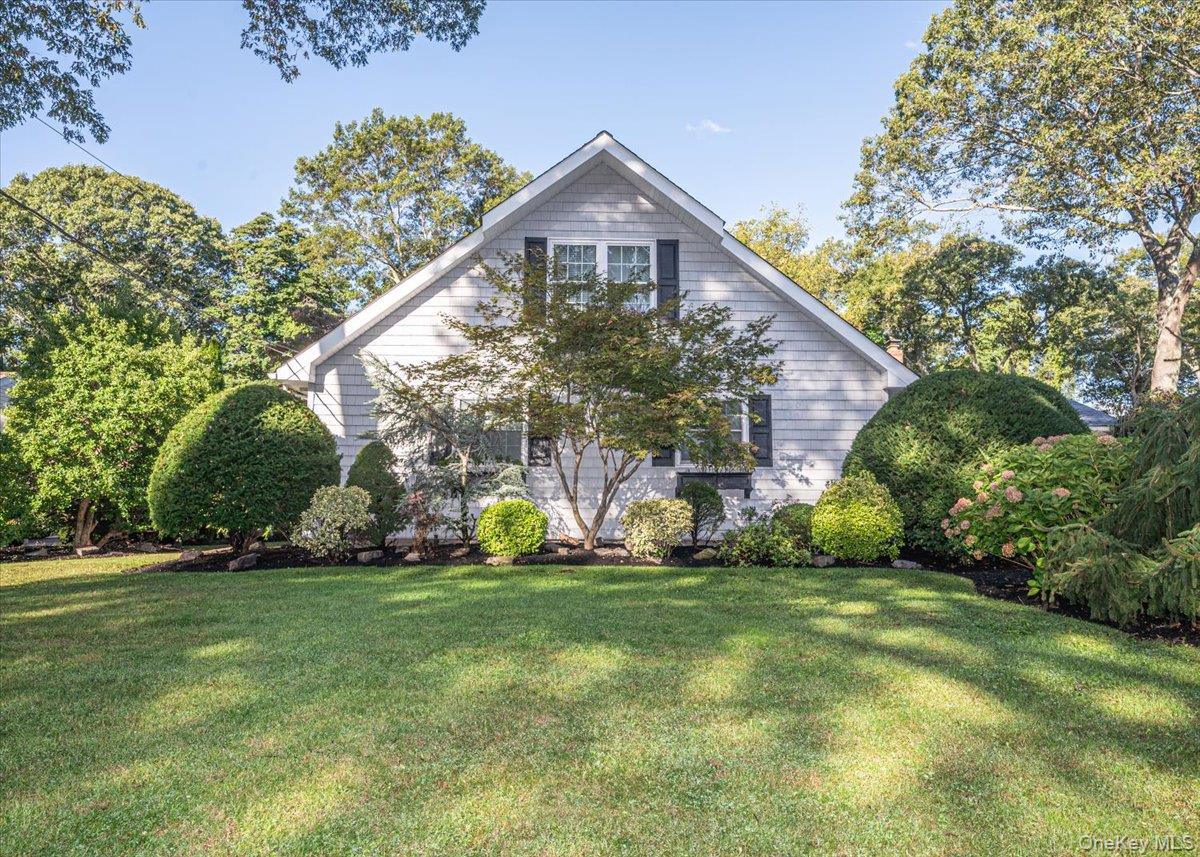 346 Ridgefield Road, Hauppauge, NY 11788