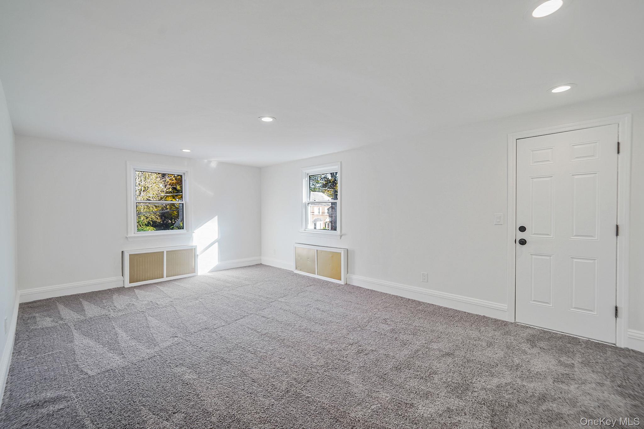 25 Oxford Drive, Freeport, NY 11520