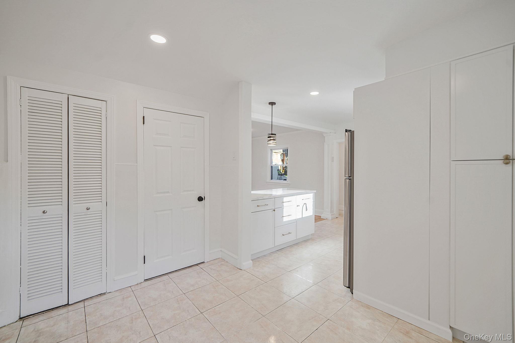 25 Oxford Drive, Freeport, NY 11520